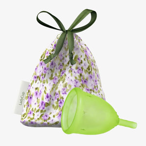 Ladycup mit Blümchen in der Farbe grün