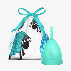 Ladycup mit dem Motiv Schaf in türkis